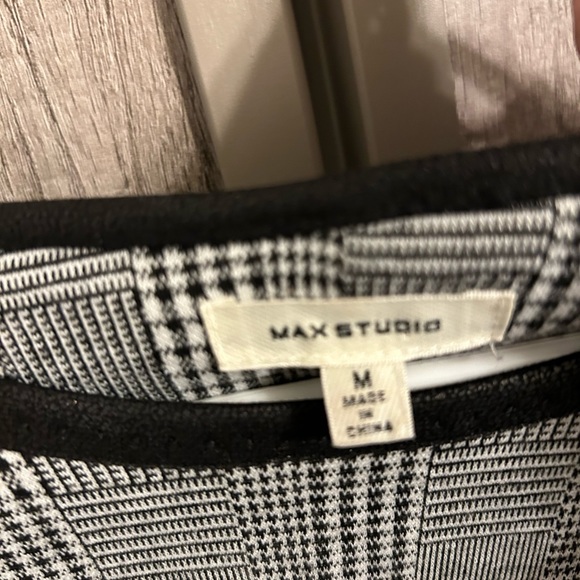 Ladies Max Studio 3 quarter sleeve top with black faux leather trim, Size M - Picture 2 of 7